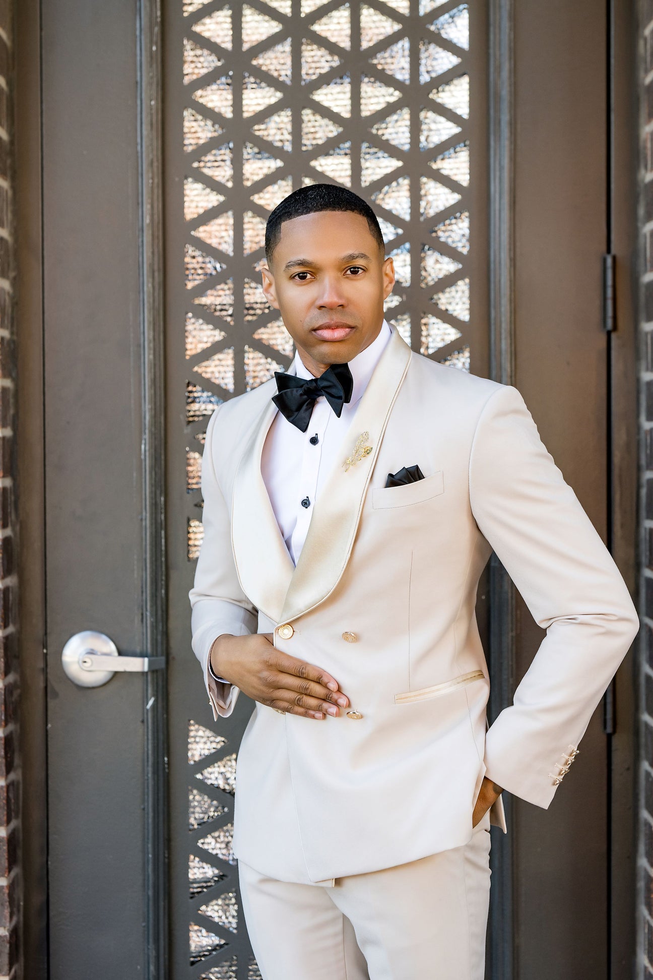 The Champagne Prestige - Custom Tailored Peak Lapel - Tuxedo - Eaden Myles