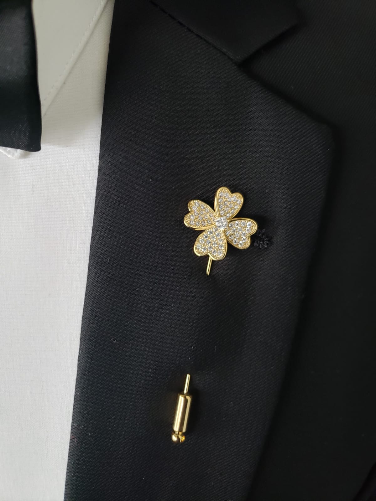 Four leaf clover lapel pin sales