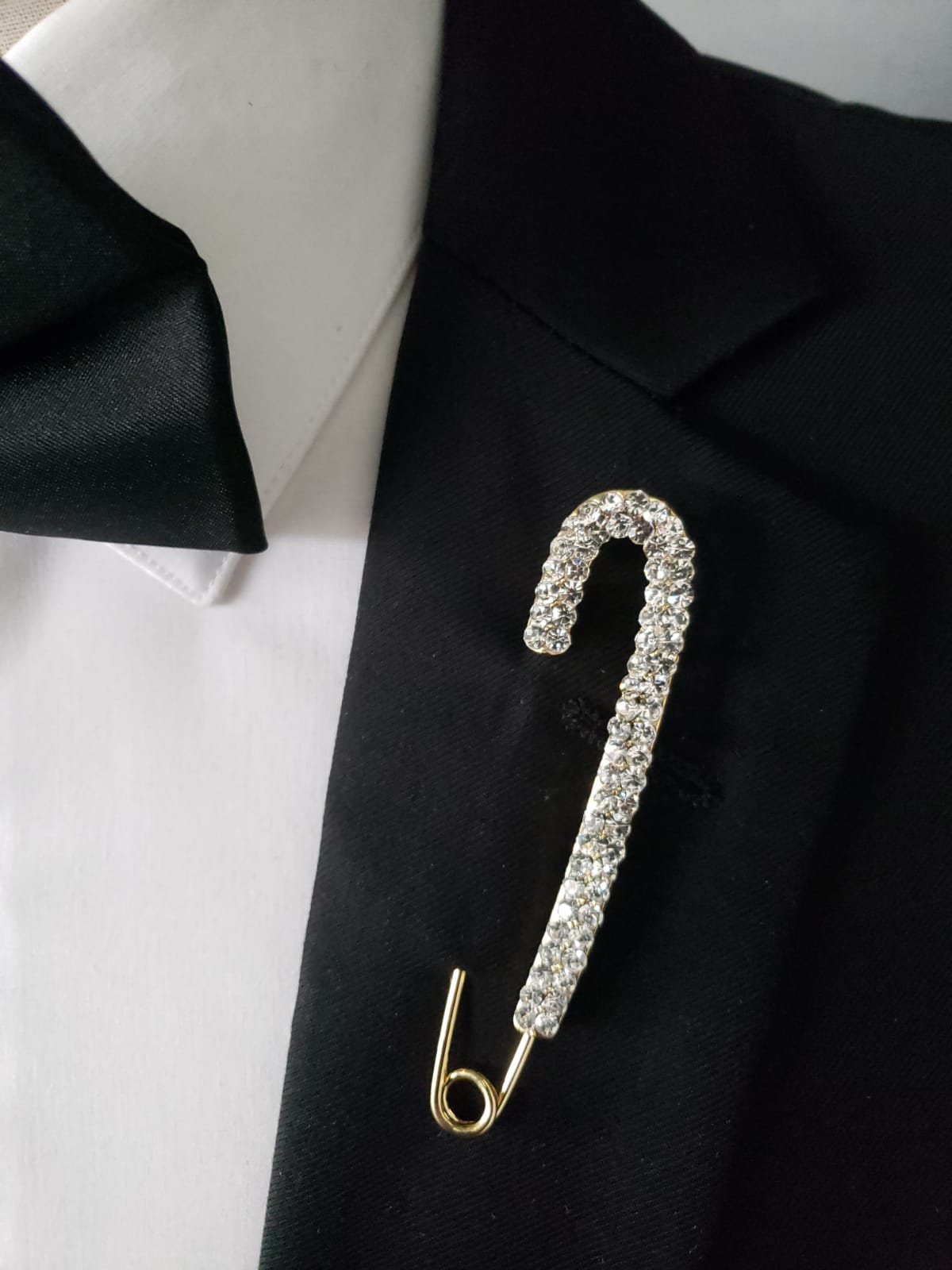 Safety pin lapel pin hot sale